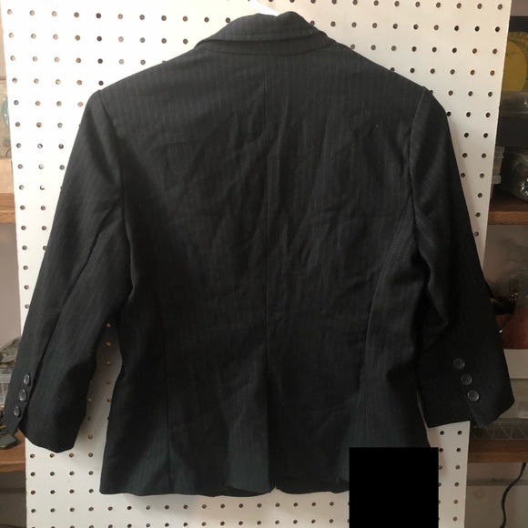 Pinstripe blazer 3/4 sleeve w buttons and pockets - Picture 8 of 9